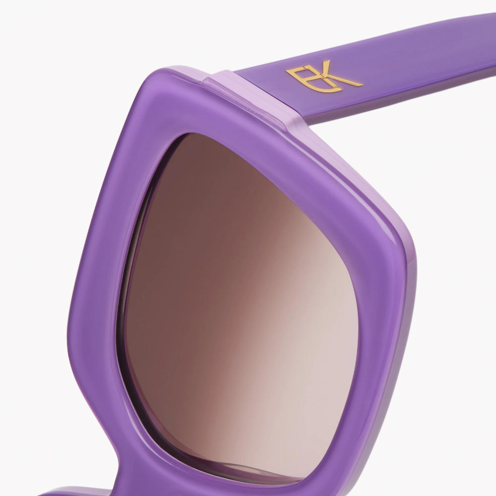 Découvrez l’univers coloré d'Emmanuelle Khanh chez Optical Airlines