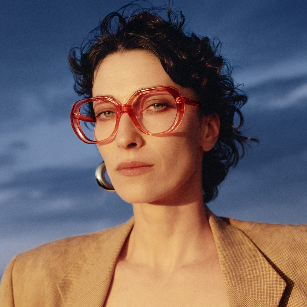 Découvrez le modèle Equinox d'Emmanuelle Khanh : des lunettes de vue sensationnelles chez Optical Airlines