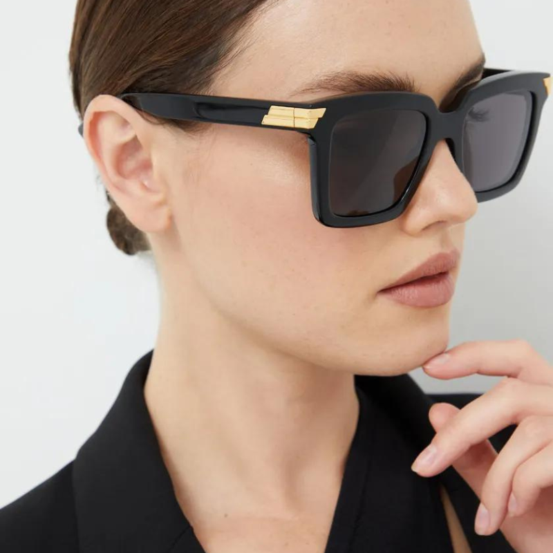 Découvrez l'essence de Bottega Veneta à travers ses collections de lunettes de soleil