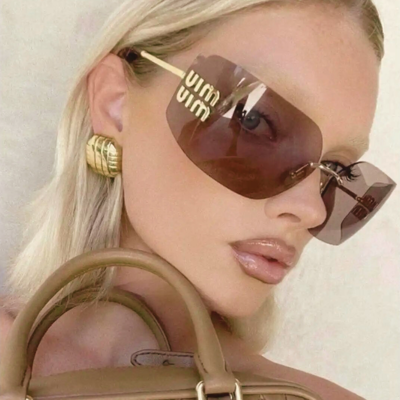 Explorez l'univers chic et tendance de MiuMiu : des lunettes de soleil iconiques